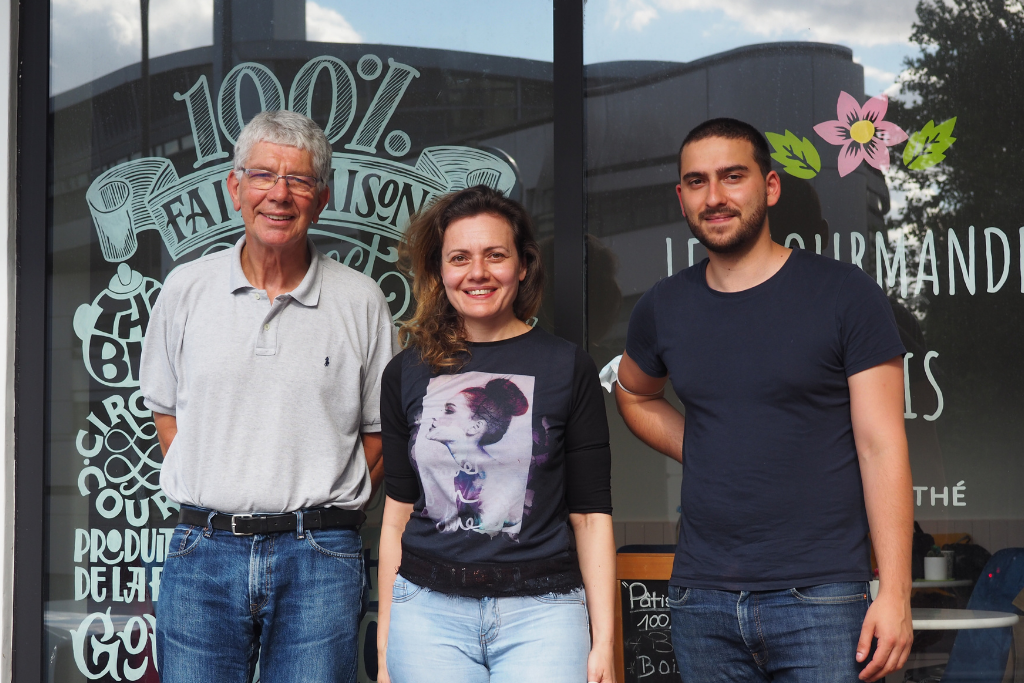 Emilie Chrysostom a ouvert fin 2020 la pâtisserie artisanale Les Gourmandes à Paris dans le 19ème arrondissement avec l'aide de PIE. Un projet devenu réalité grâce notamment à l'accompagnement de son consultant financier, Antoine Laurent, et de son parrain bénévole, Alain Cléret.