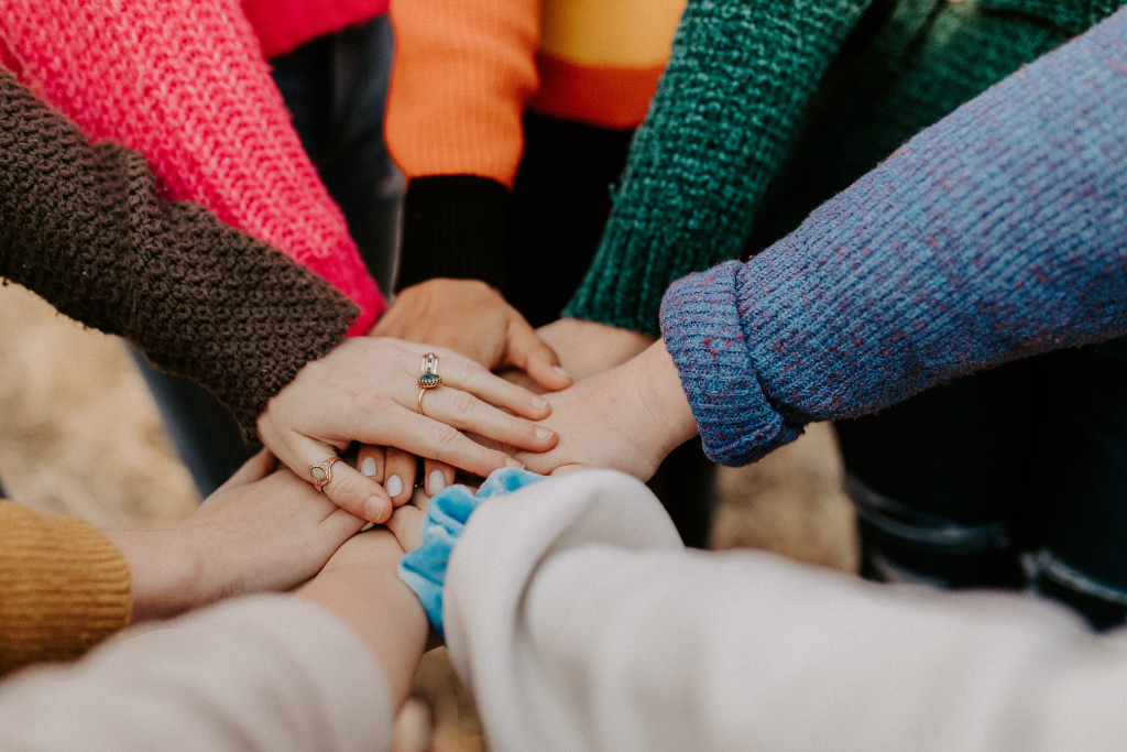 La Journée Internationale des droits des Femmes est instaurée en France depuis le 8 mars 1982. C'est une journée pour apprécier les réalisations sociales, économiques, culturelles et politiques des femmes, et reconnaître ce qui a été accompli pour leurs droits et ce qu'il reste encore à faire. Mise en lumière à cette occasion sur 12 femmes à l'initiative de projets qui font sens et au parcours entrepreneurial remarquable.