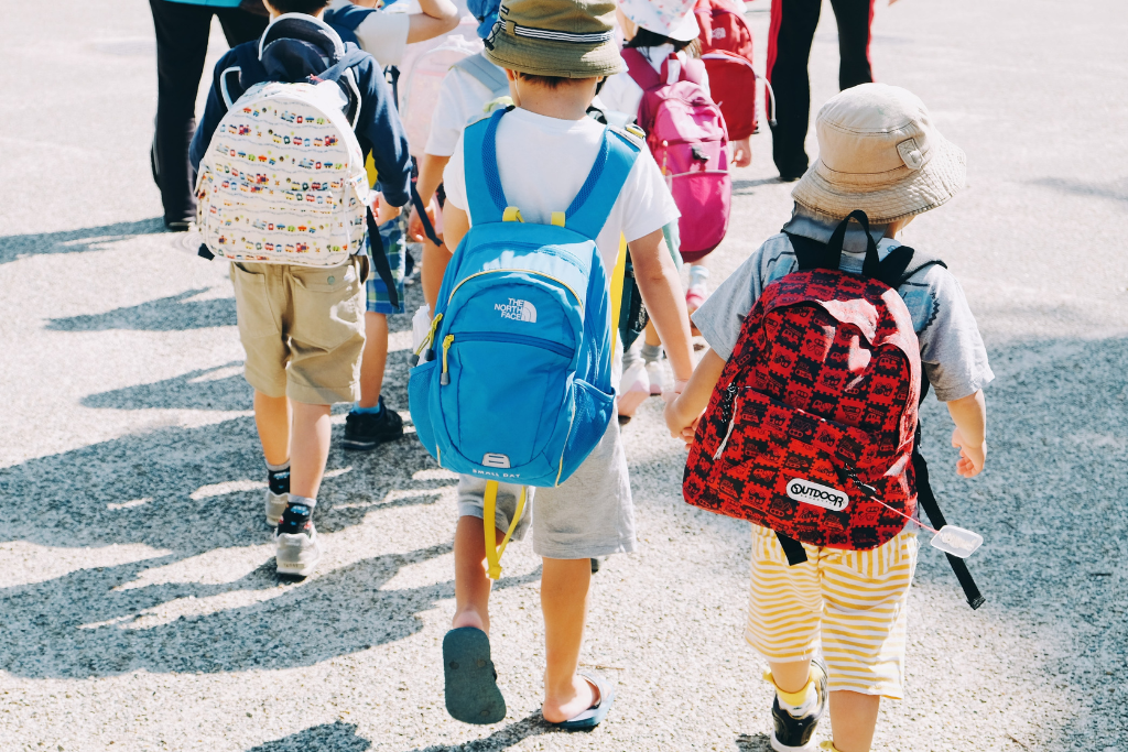 Après des vacances bien méritées, la rentrée pointe le bout de son nez pour nos enfants. Vêtements, jouets, activités, écoles, découvrez 10 projets PIE&Co dédiés aux plus petits !